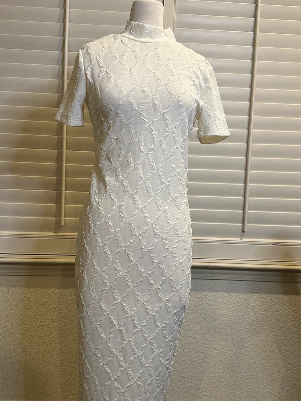 Elegant White Textured Short-Sleeve Midi Dress